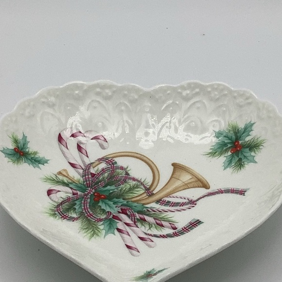 Mikasa Noel Heart Shaped Christmas Candy/Trinket Dish - Picture 3 of 9